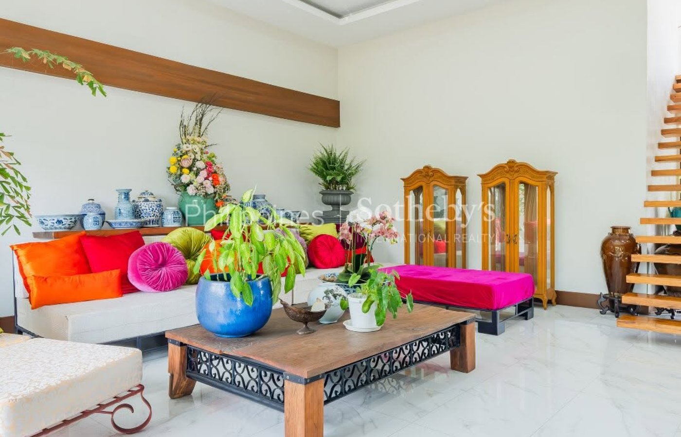 Photo 2 of 10 — 12BR house for rent, White Plains Village, Quezon City