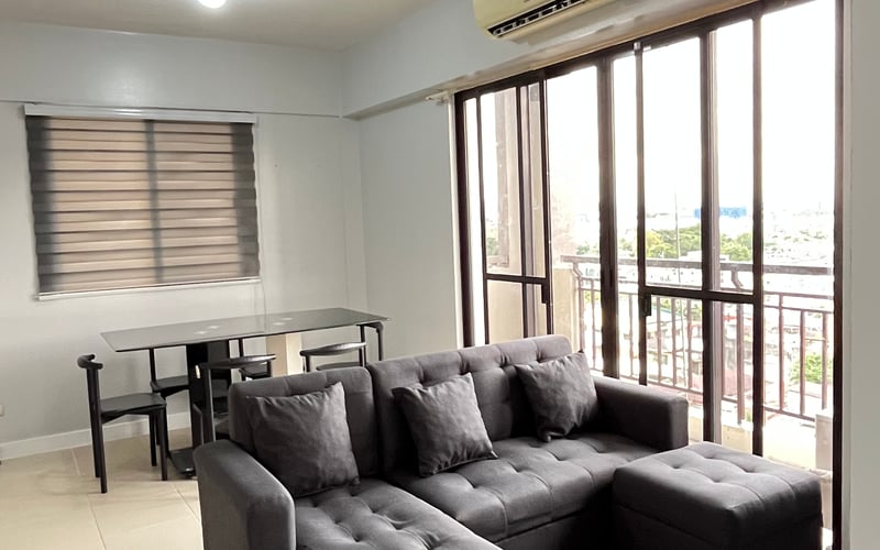 2 Bedroom End Unit for Sale in Arista Place Parañaque