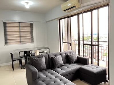 2 Bedroom End Unit for Sale in Arista Place Parañaque