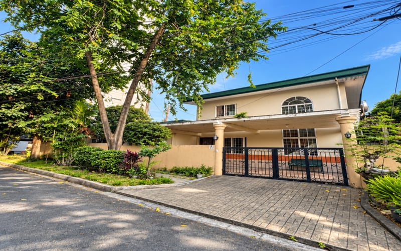 Corner House & Lot on 452 sqm Lot for Sale in Philam Homes, Quezon City