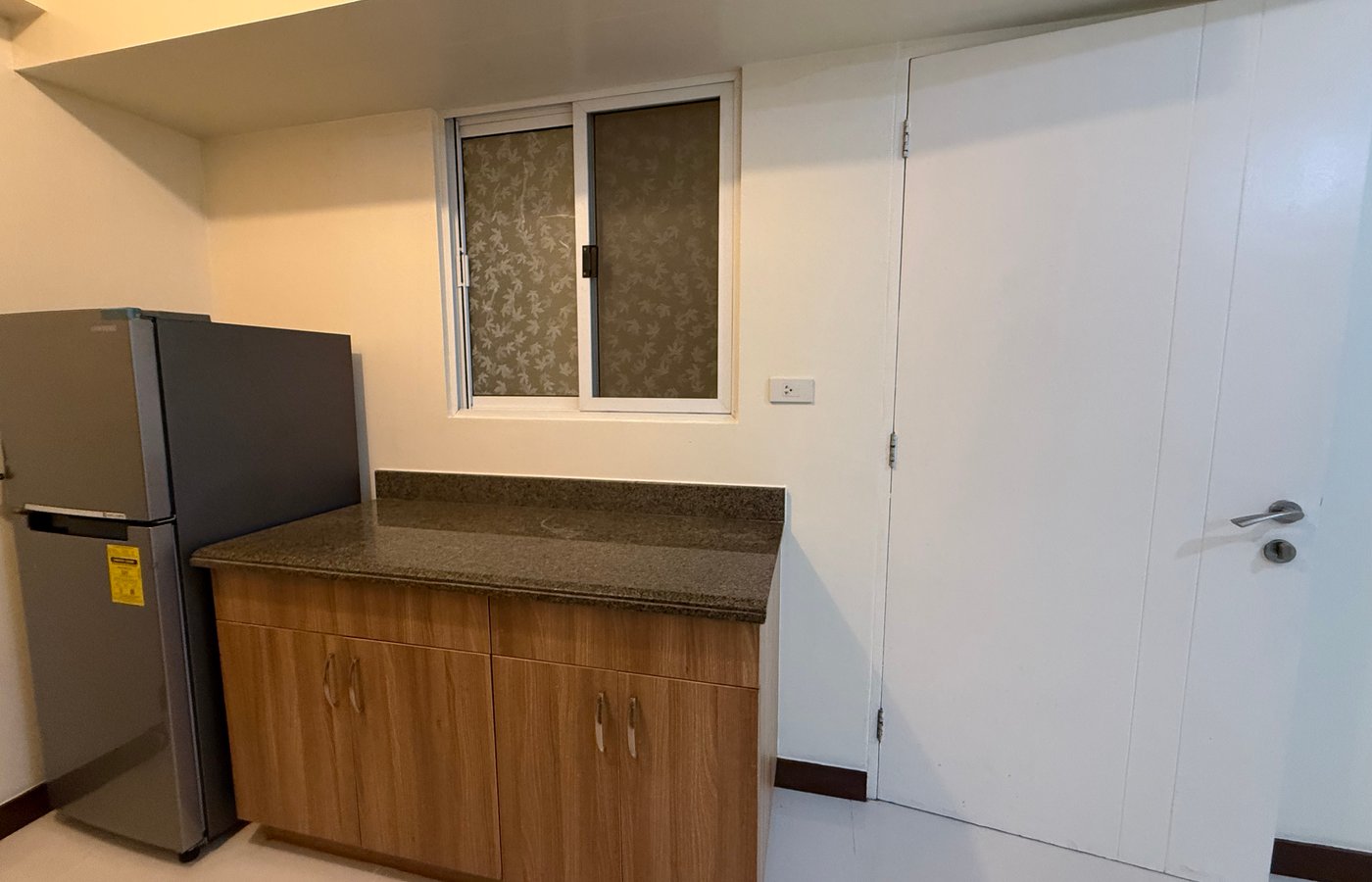 Photo 3 of 10 — 2BR condo for sale or rent, Torre De Manila, Manila