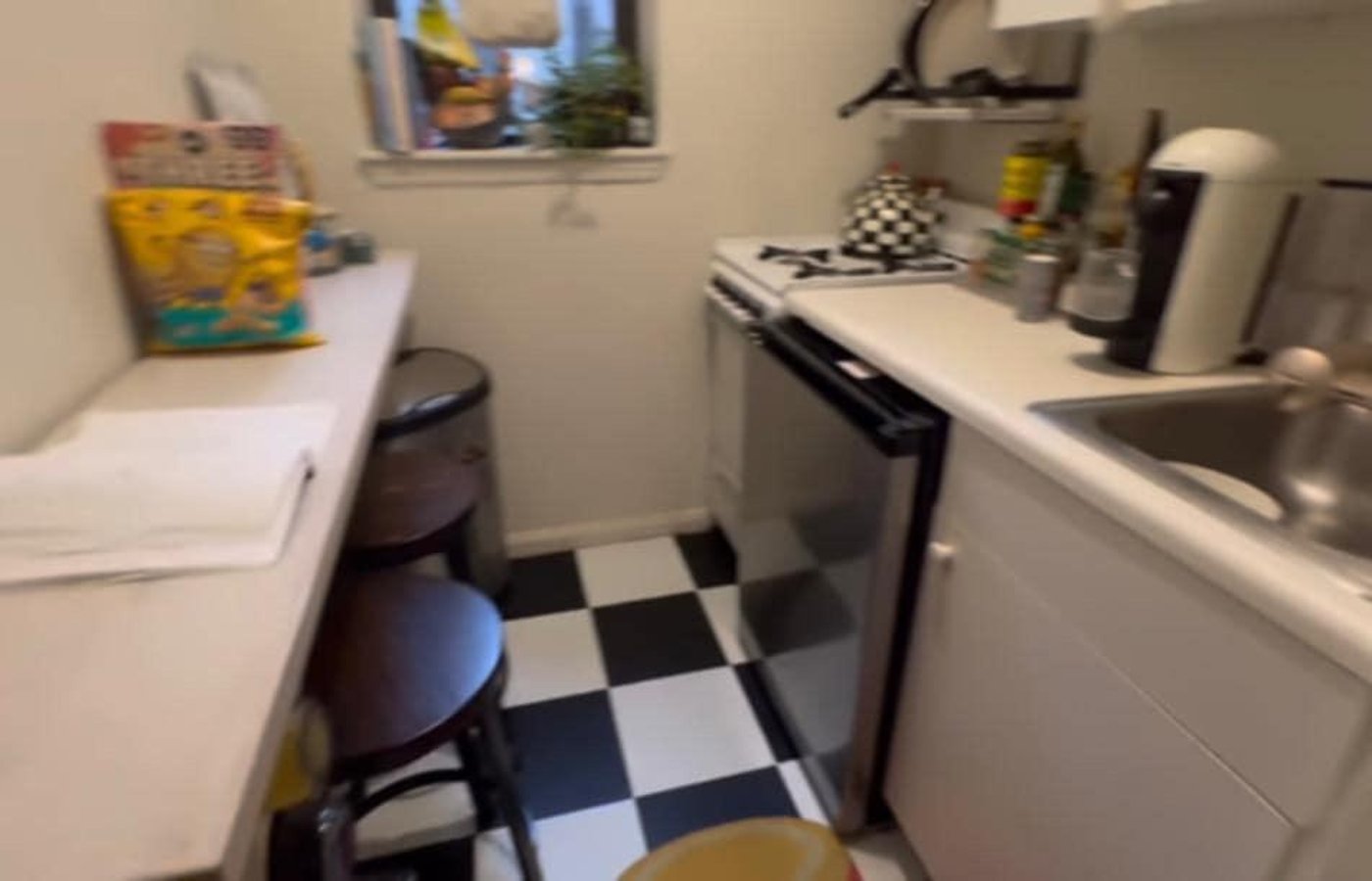 Photo 4 of 9 — Studio for rent, Manila