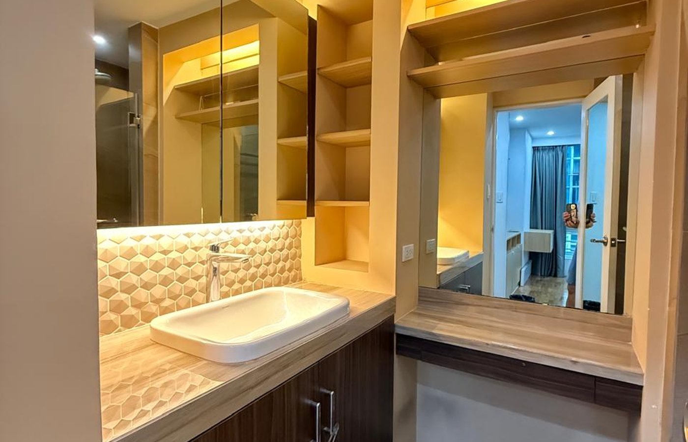 Photo 2 of 10 — 2BR condo for sale, Easton Place Condominium, Makati