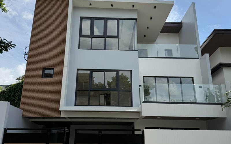 5BR House for sale in Quezon City