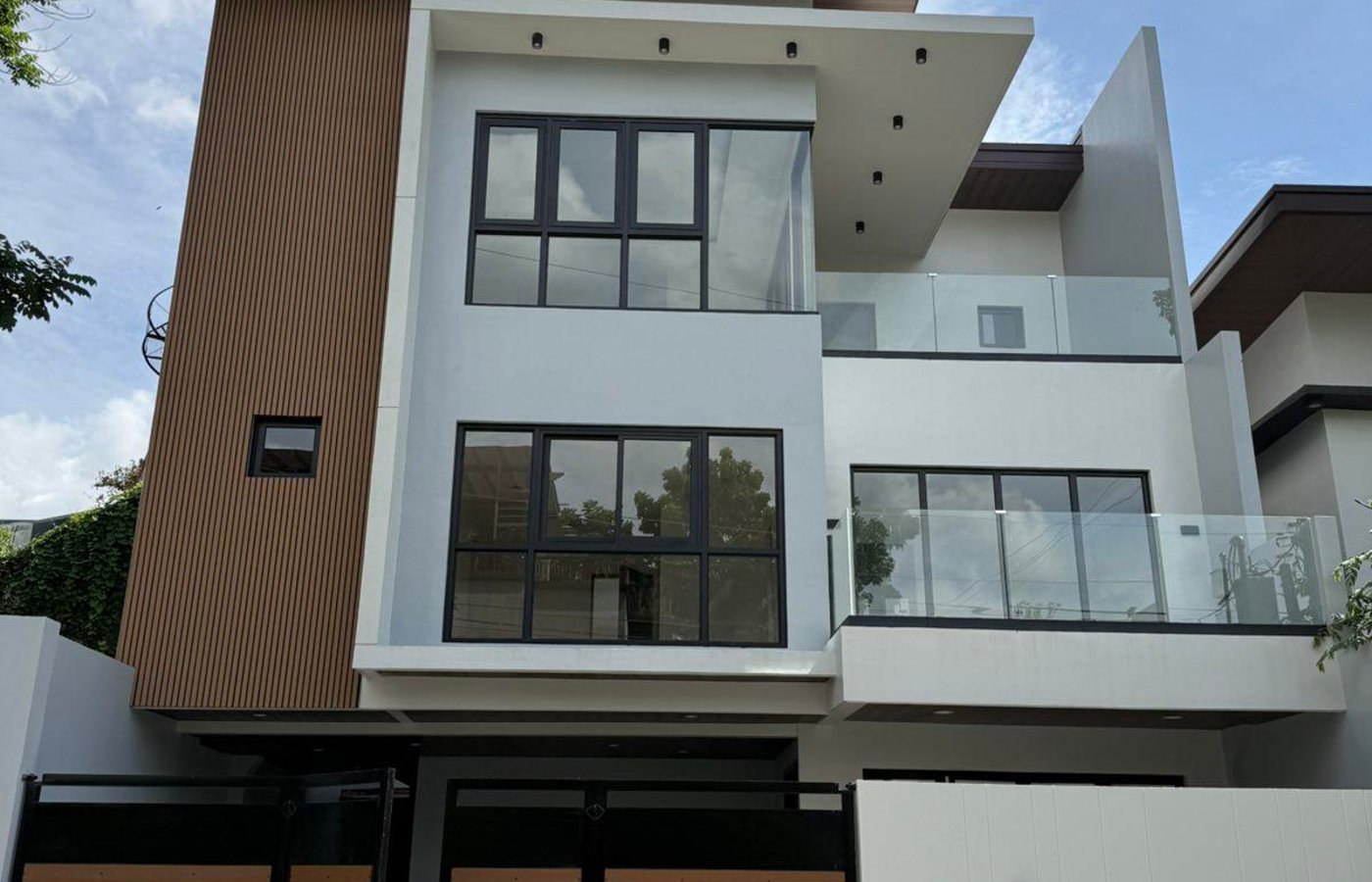 5BR House for sale in Quezon City