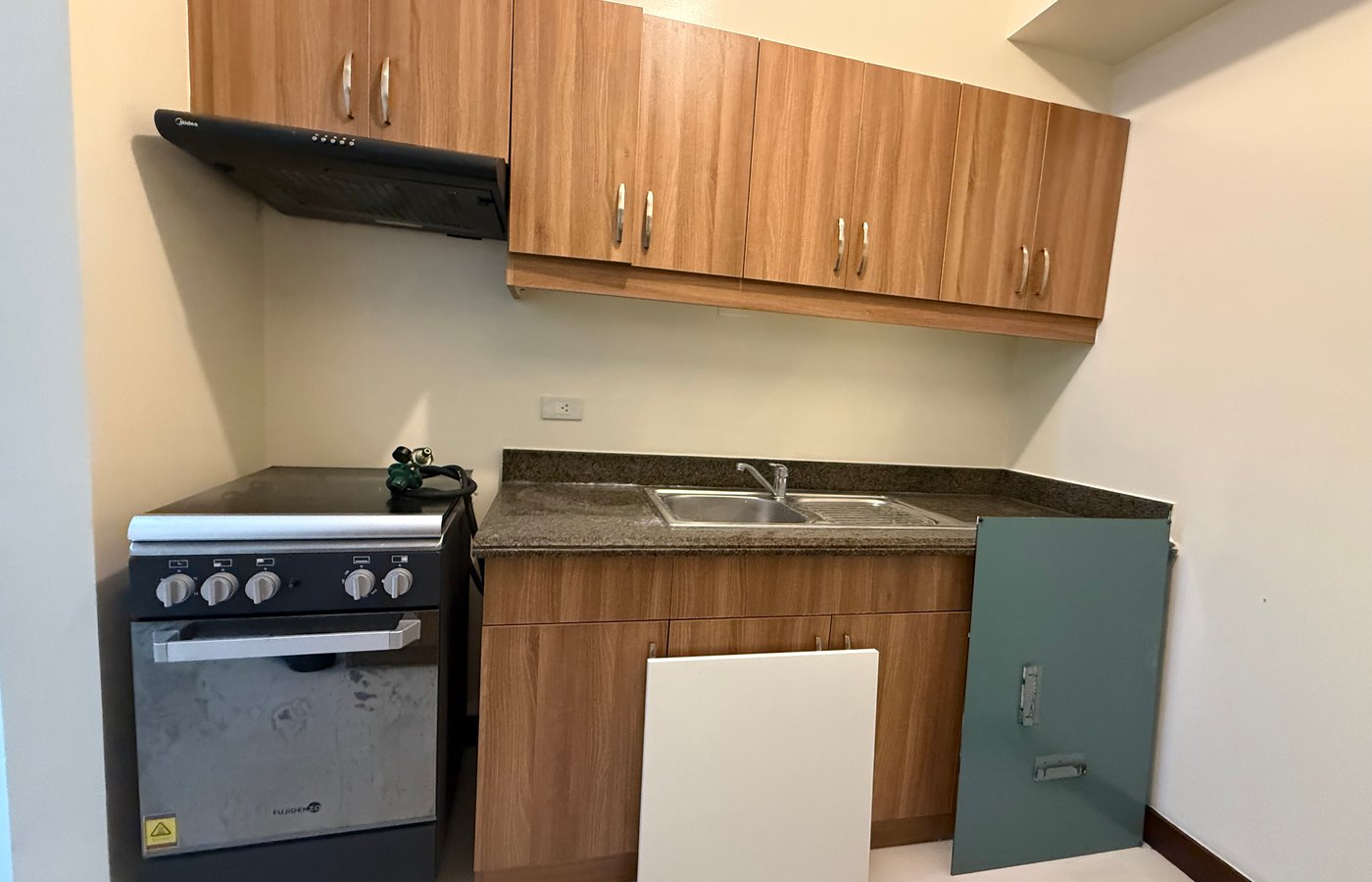 Photo 4 of 10 — 2BR condo for sale or rent, Torre De Manila, Manila