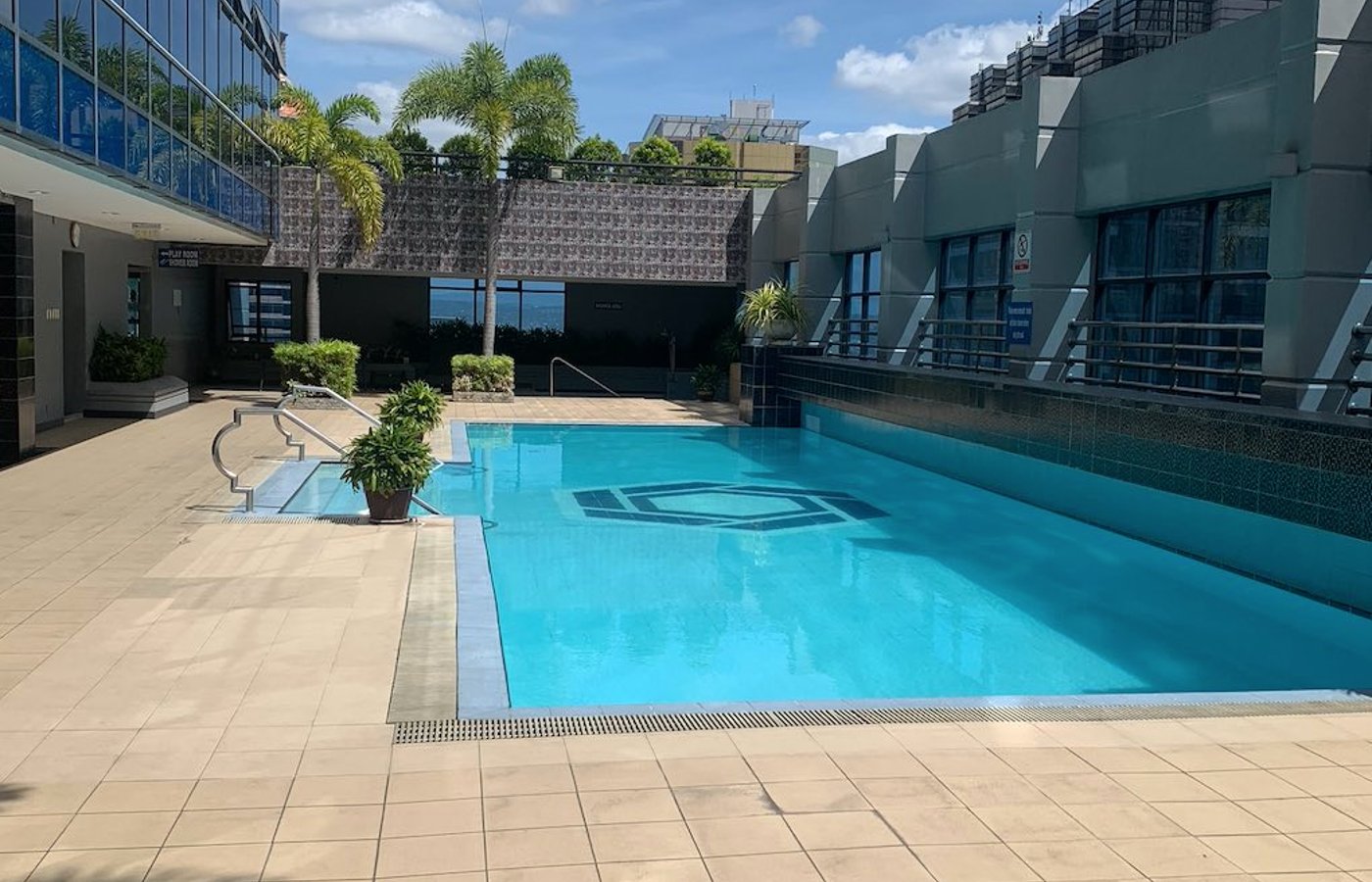 Photo 7 of 10 — 1BR condo for sale, Malayan Plaza, Pasig