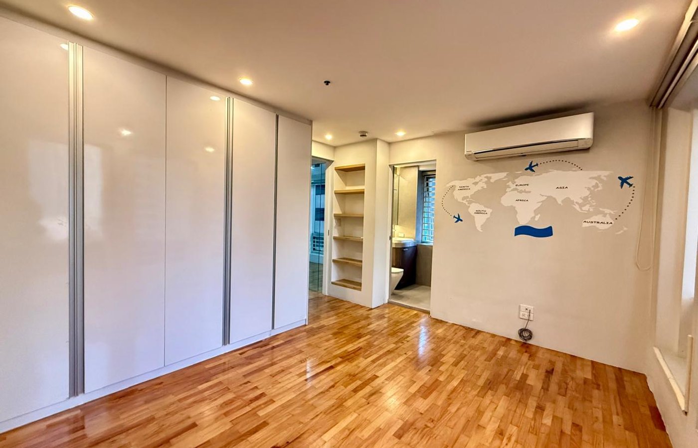 Photo 5 of 10 — 2BR condo for sale, Easton Place Condominium, Makati