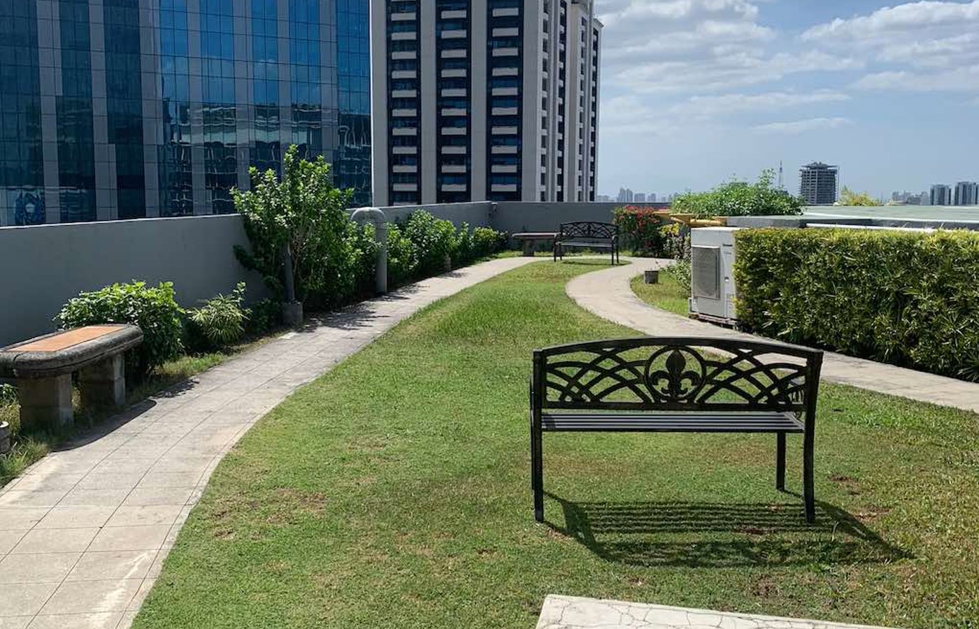 Photo 8 of 10 — 1BR condo for sale, Malayan Plaza, Pasig