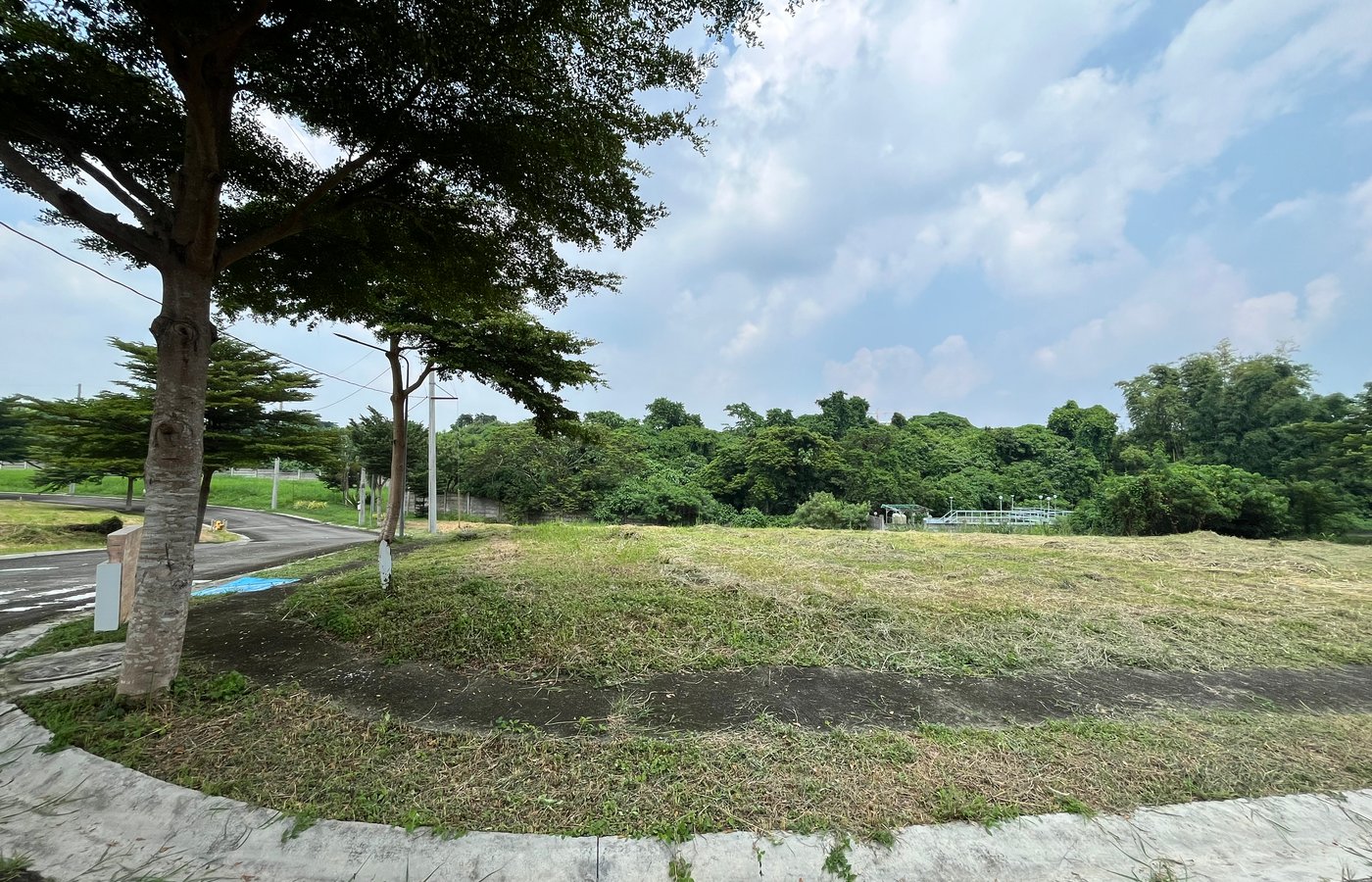 Photo 8 of 10 — Residential lot for sale, Racha Mansions, South Forbes, Silang