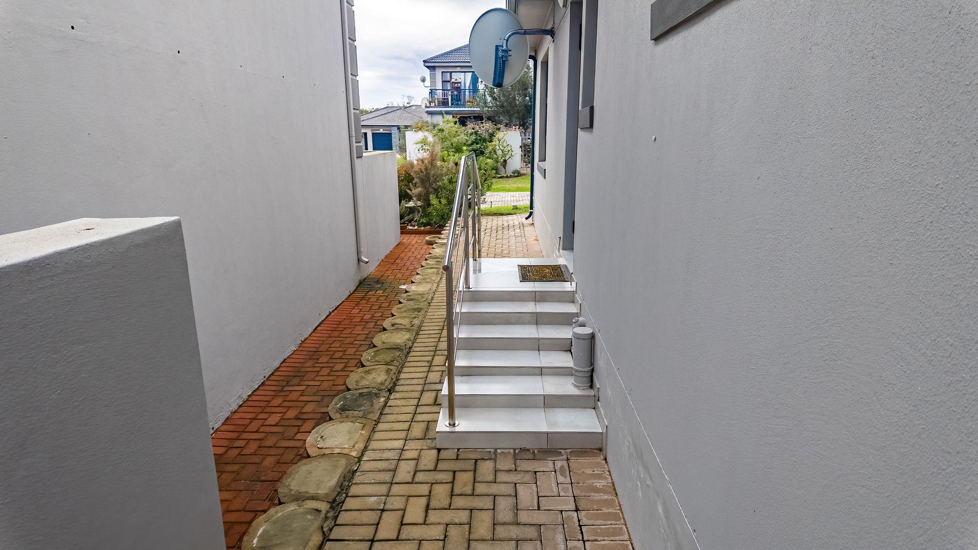 Image 4 of 6