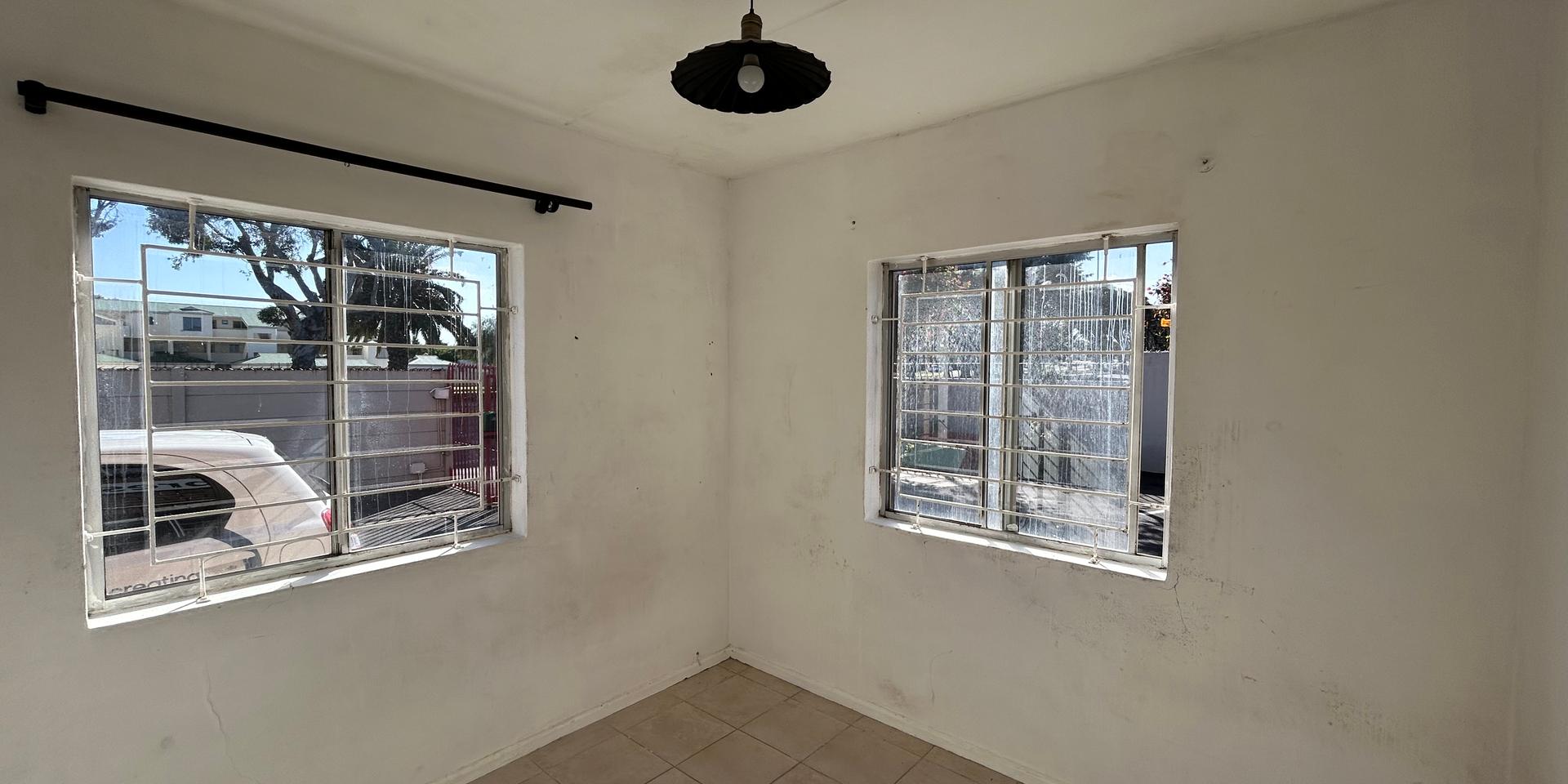 Image 4 of 6