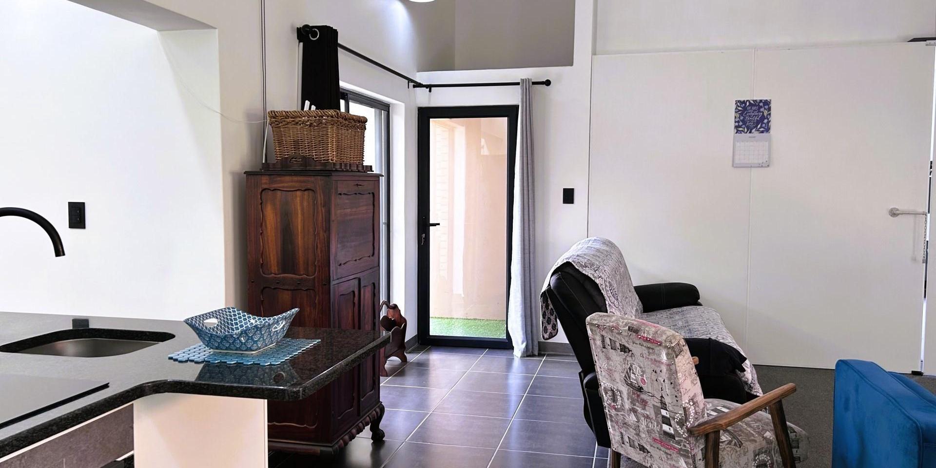Image 2 of 6