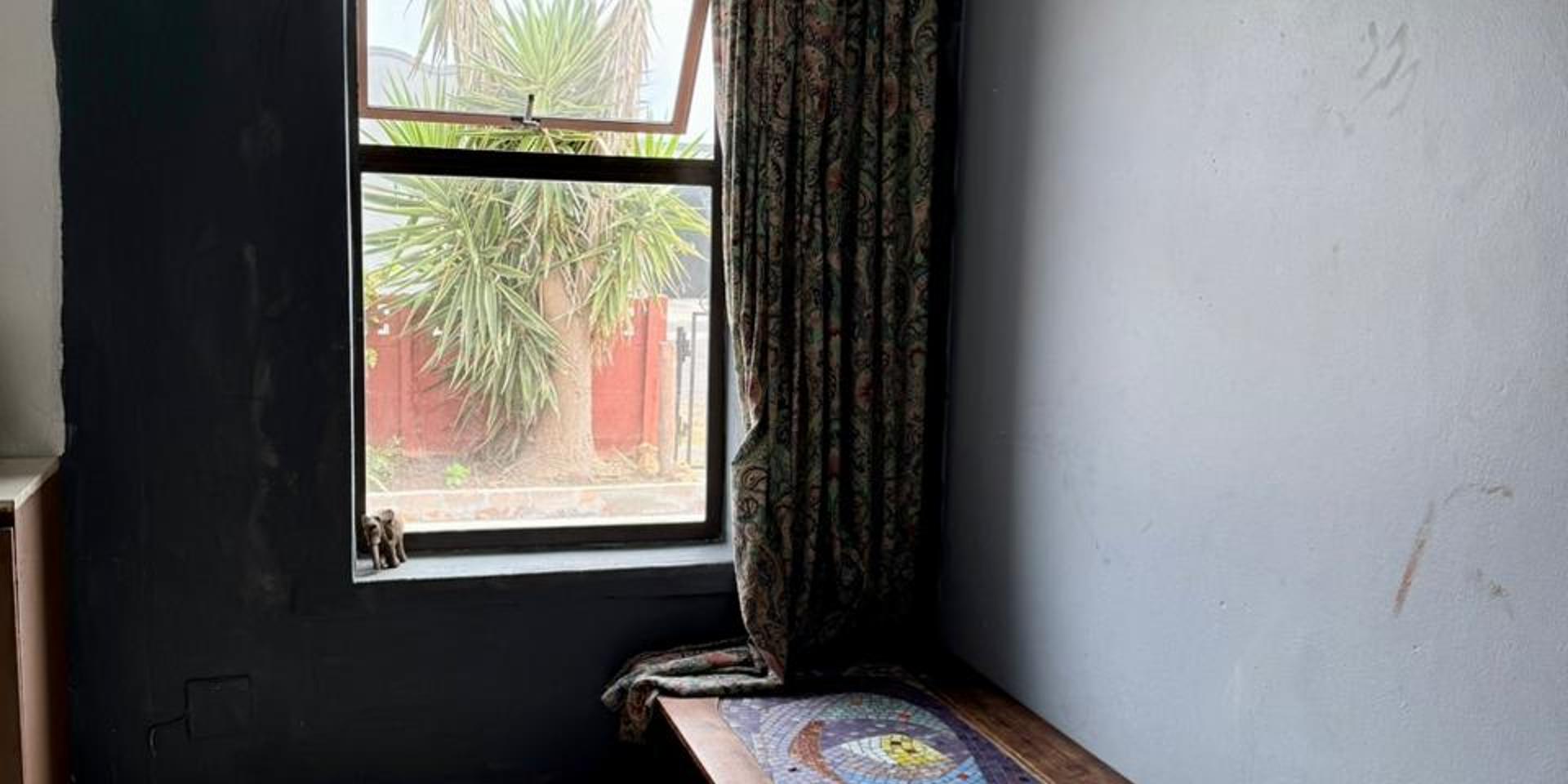 Image 4 of 6