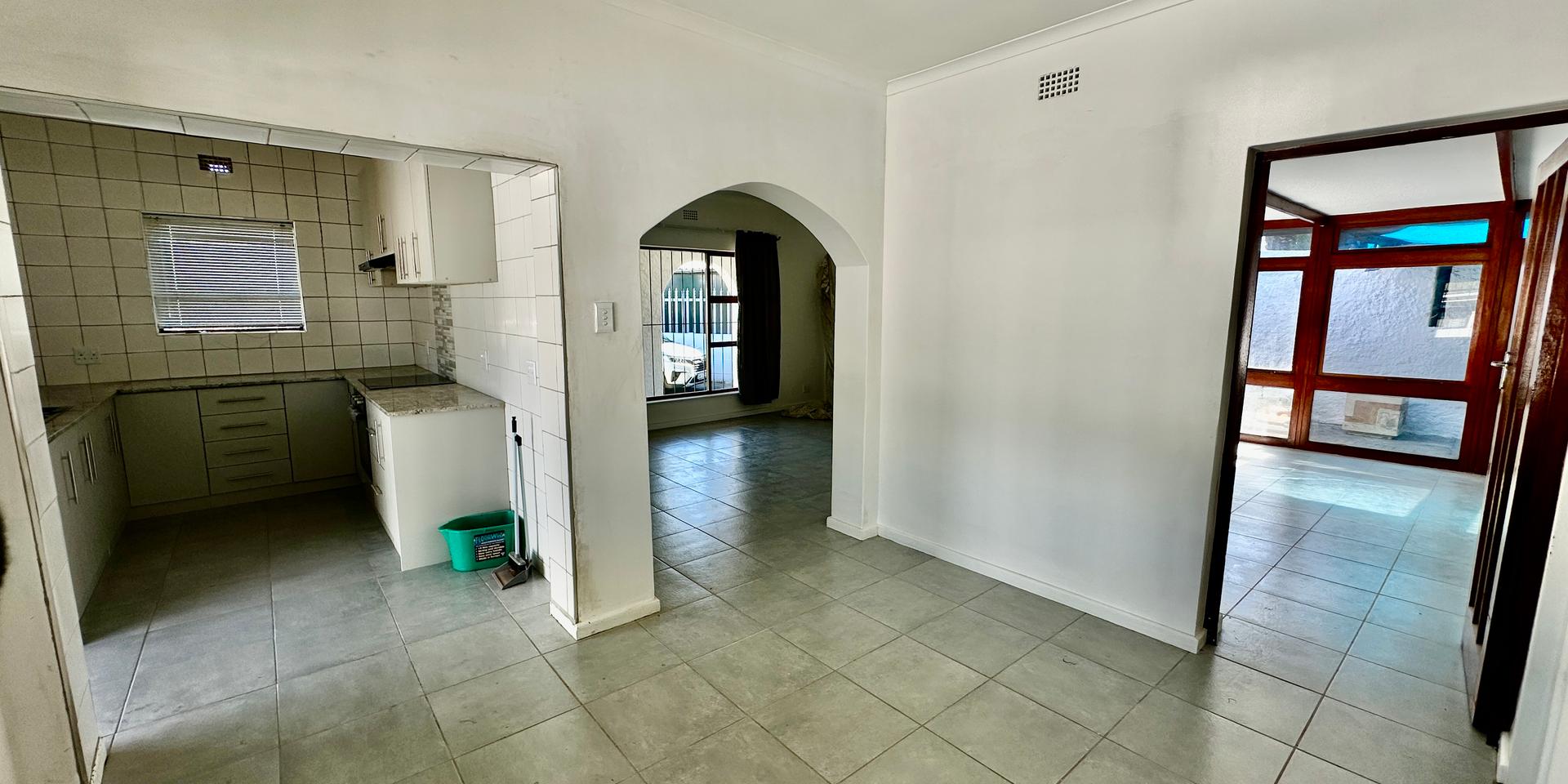 Image 4 of 6