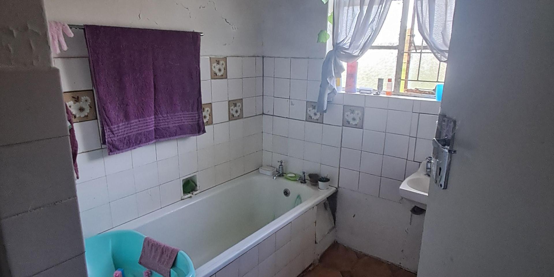 Image 2 of 6