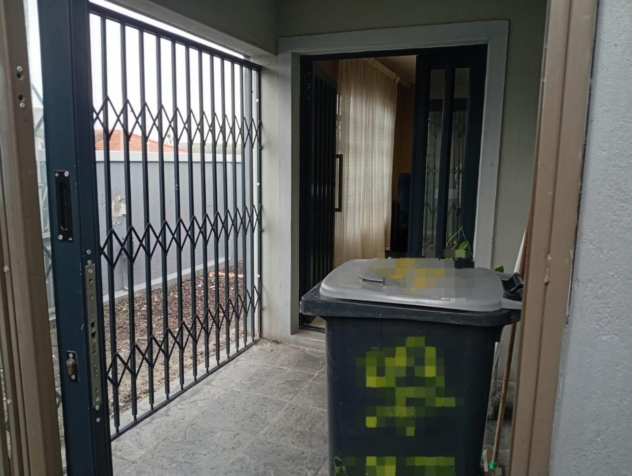 Image 2 of 6