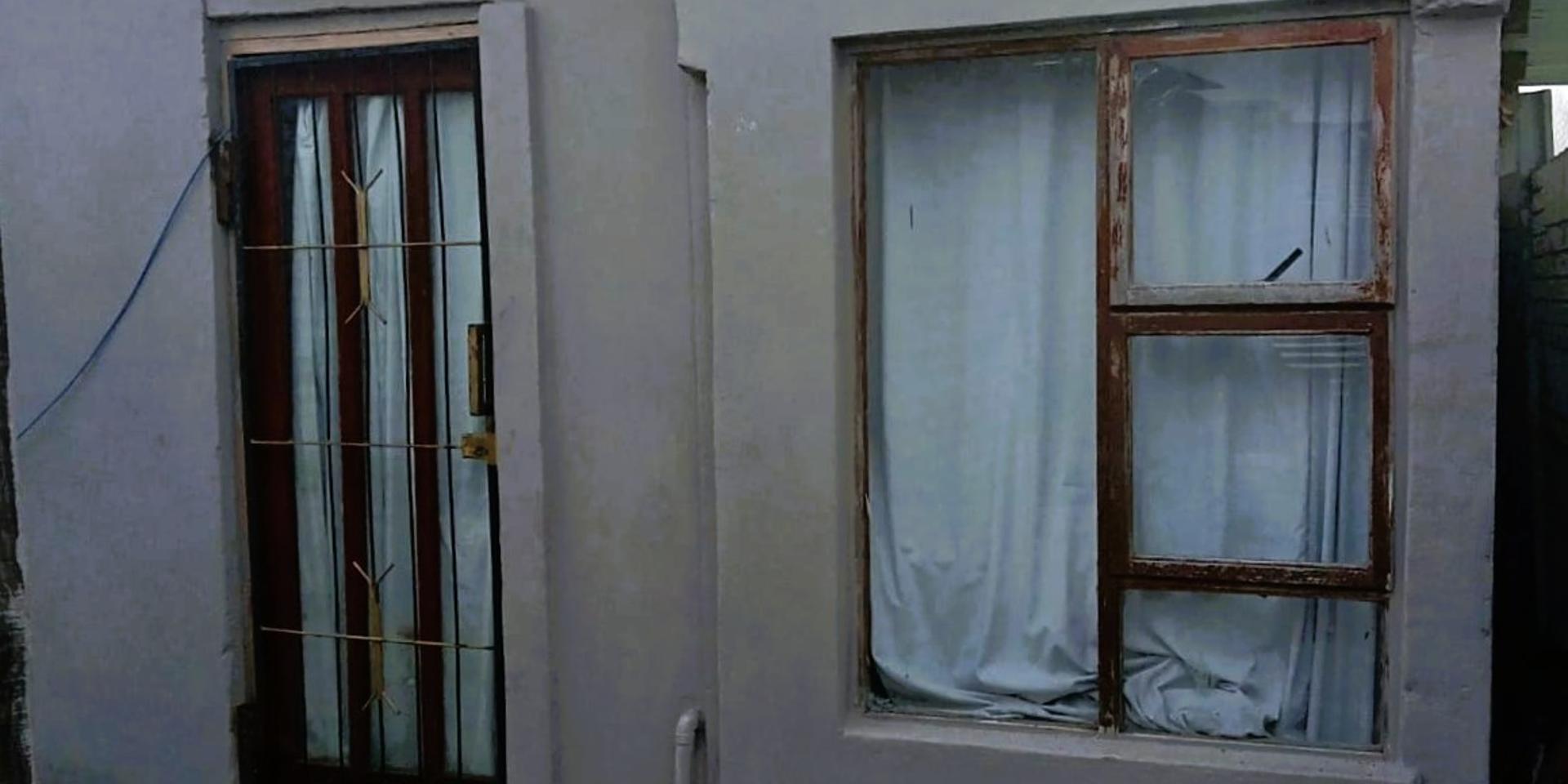 Image 4 of 6