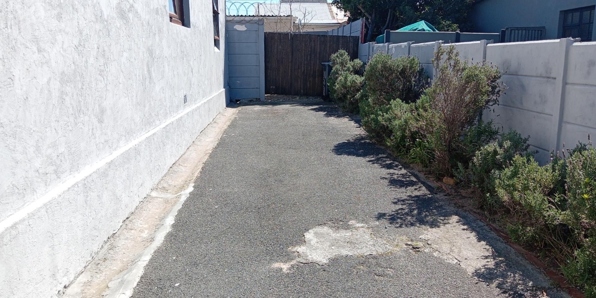 Image 4 of 6