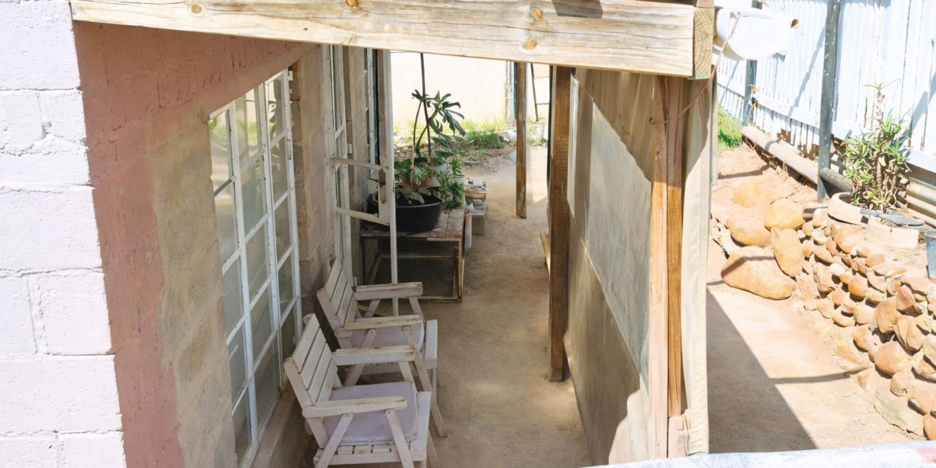Image 2 of 6