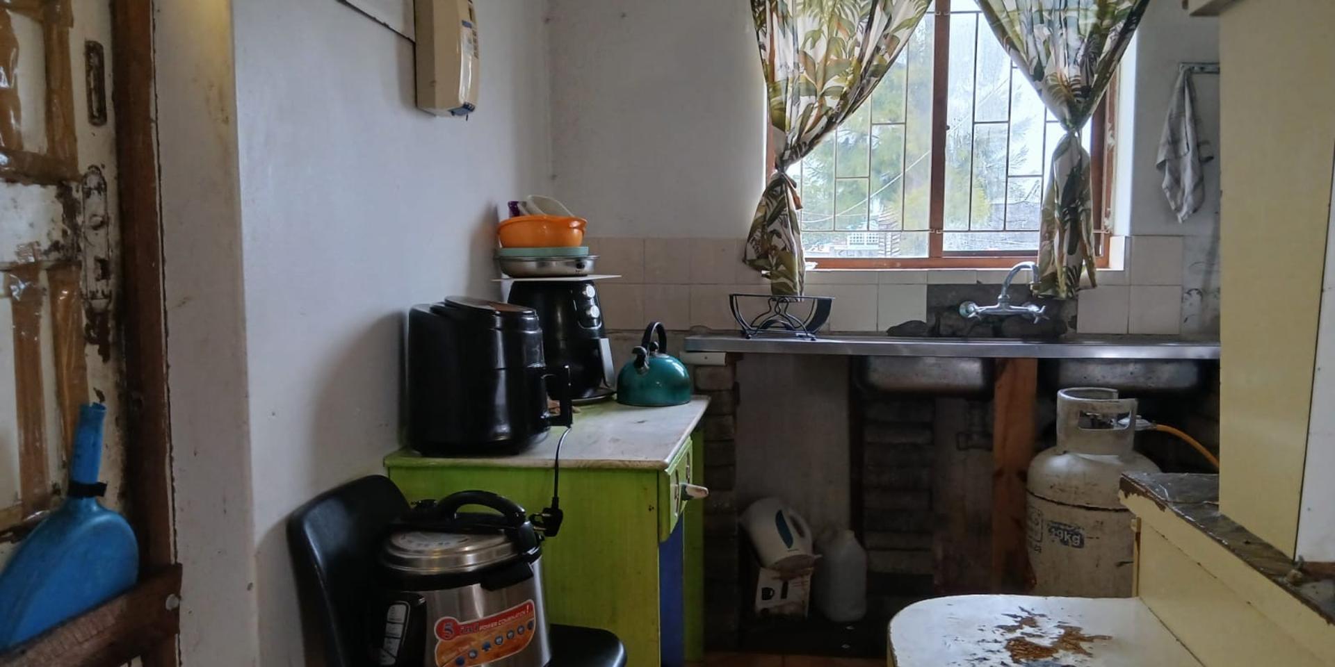 Image 2 of 6