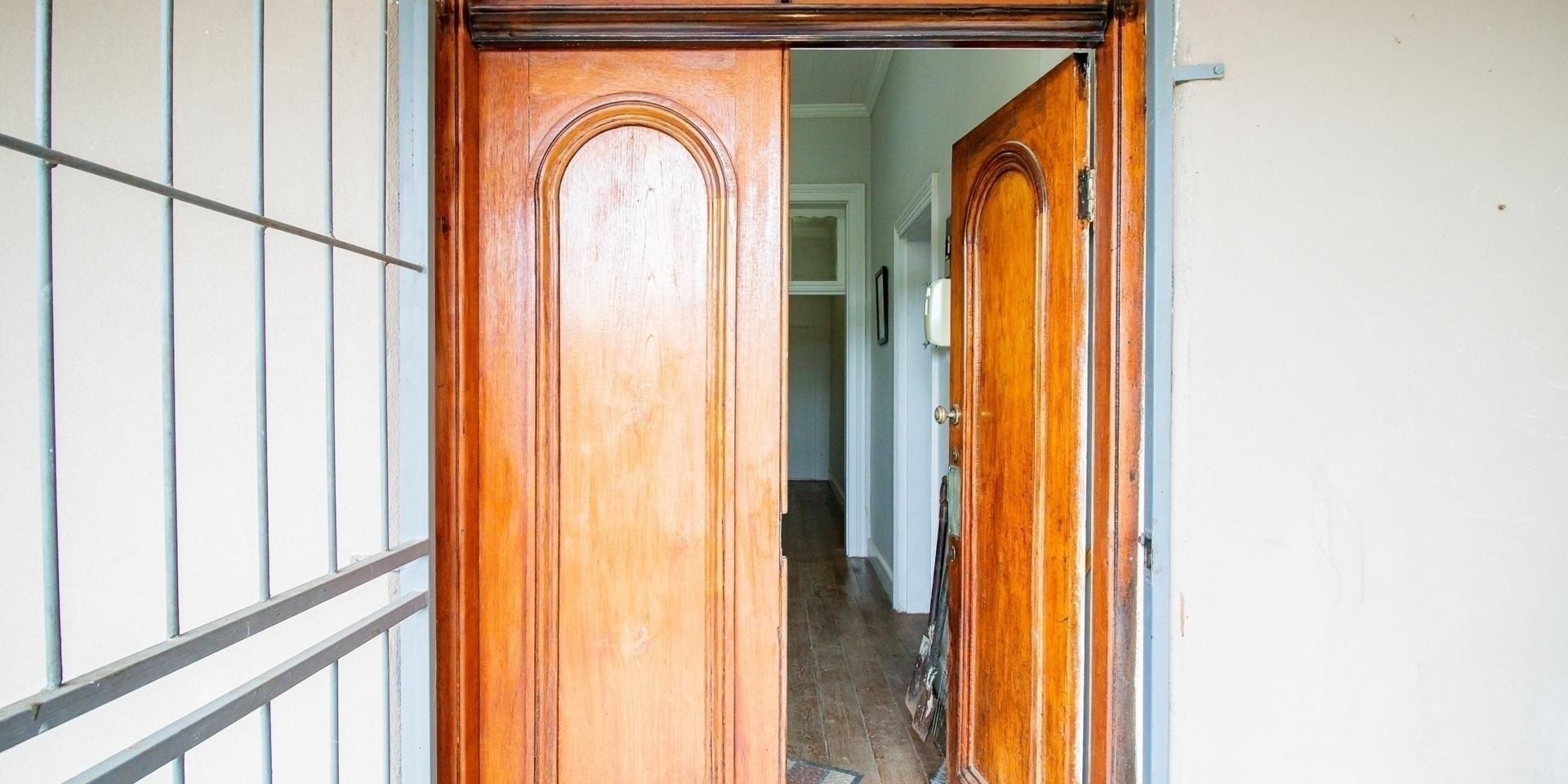 Image 4 of 6