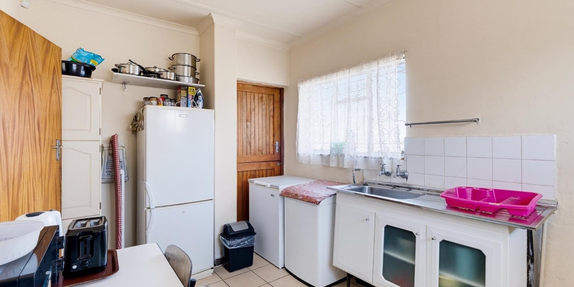 Image 2 of 6