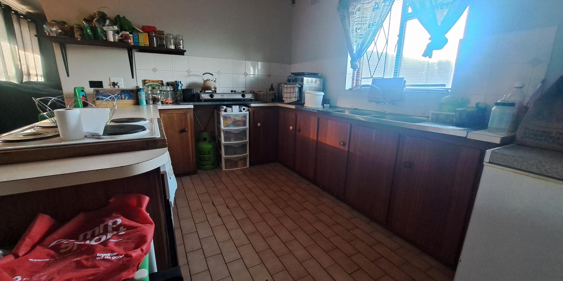 Image 4 of 6