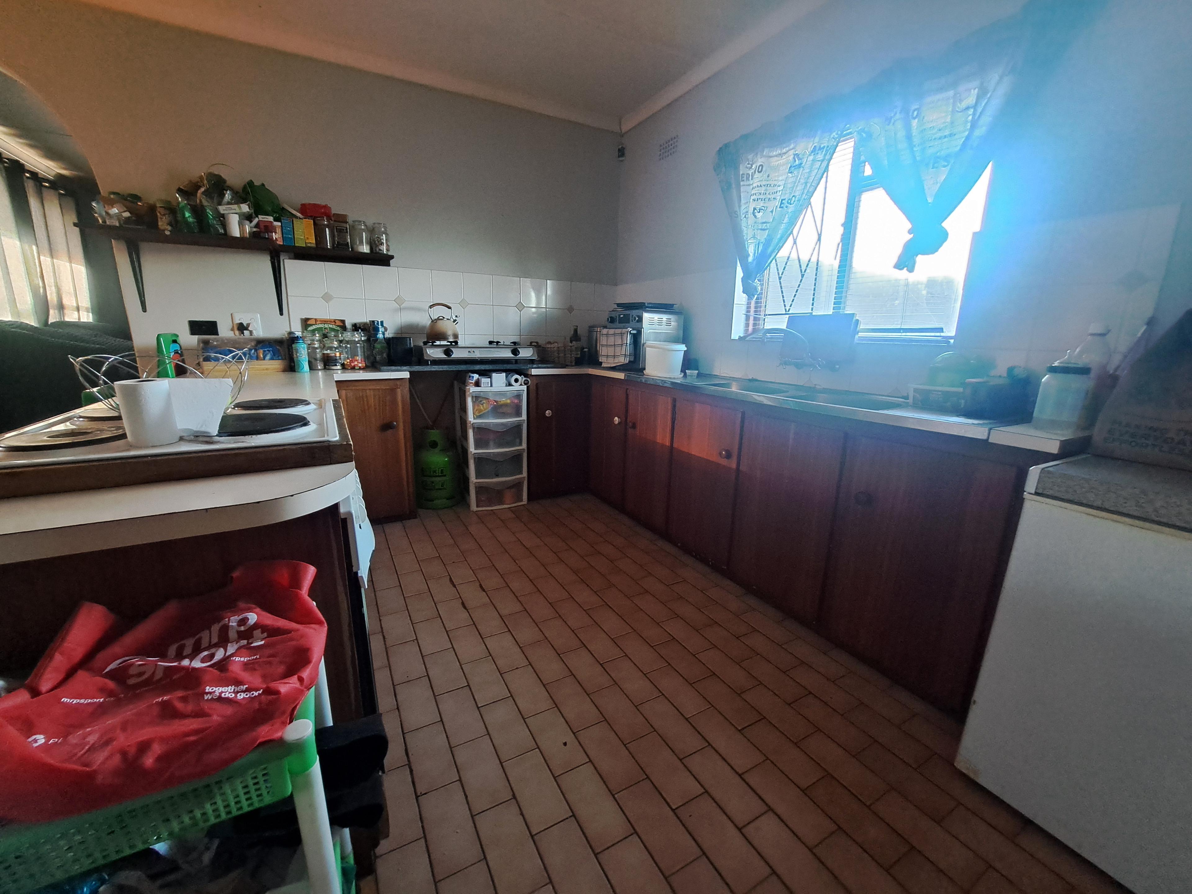 Image 4 of 6