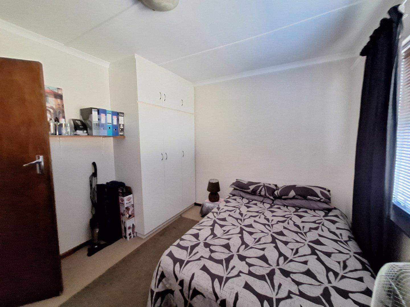 Image 4 of 6