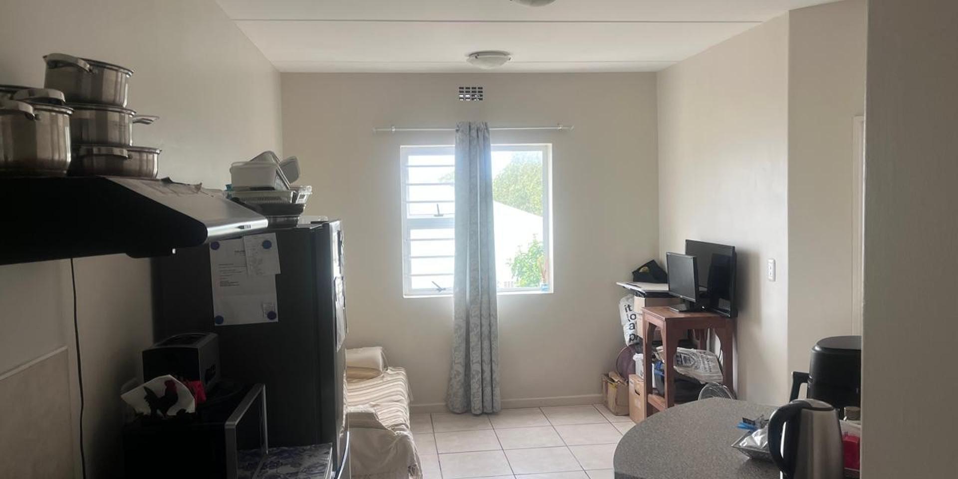 Image 2 of 6
