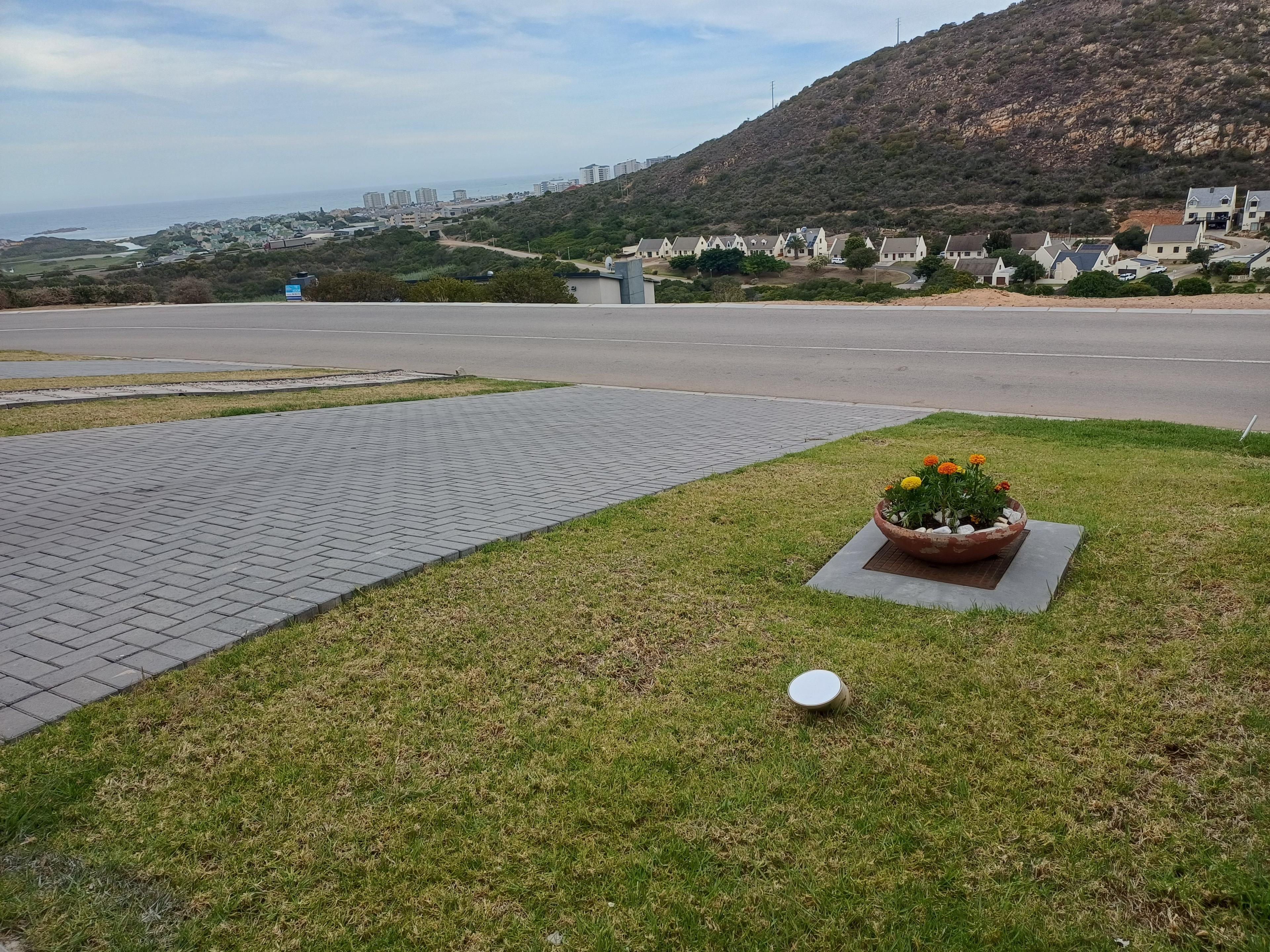 Image 4 of 6