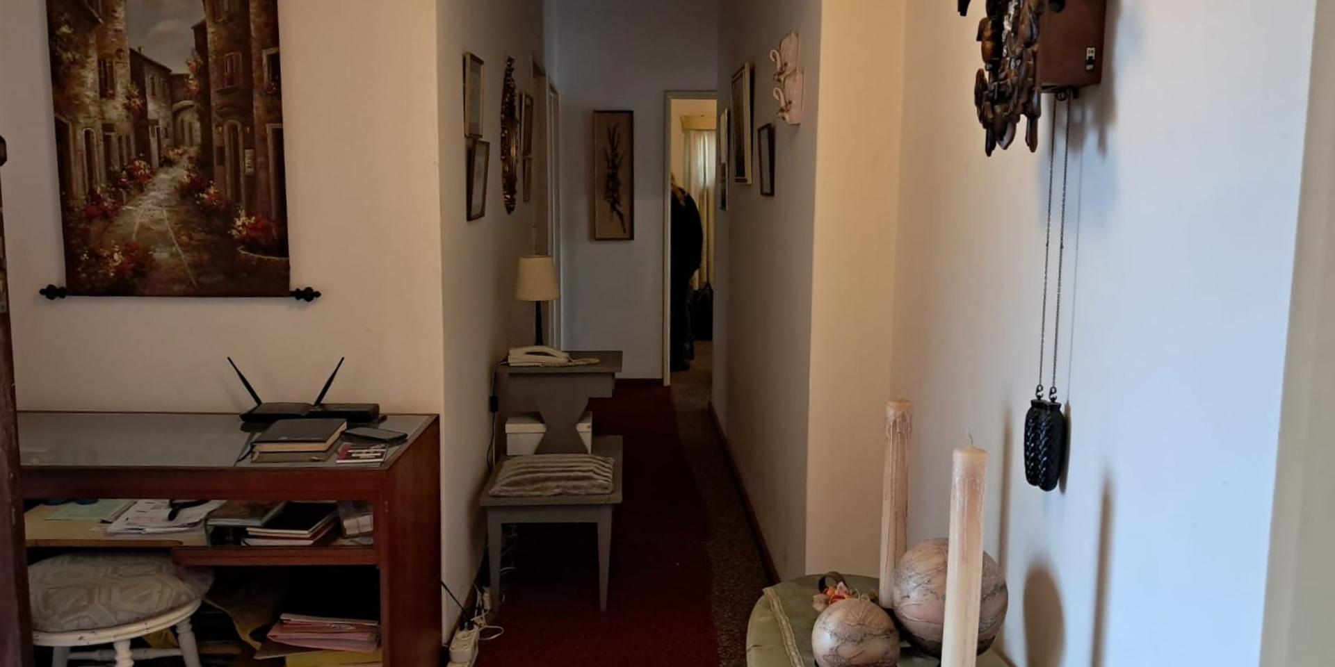 Image 2 of 6