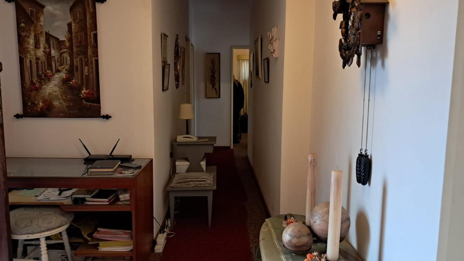 Image 2 of 6