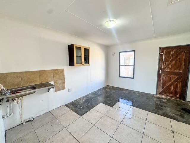 Image 2 of 6