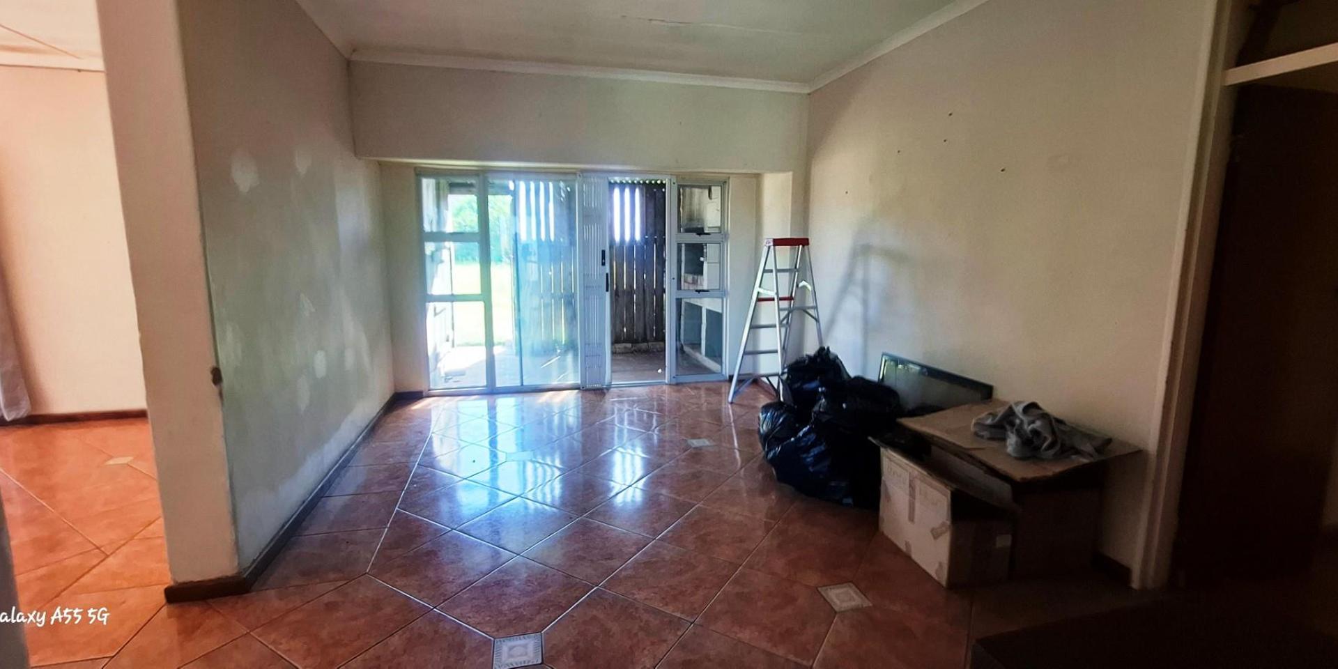 Image 4 of 6