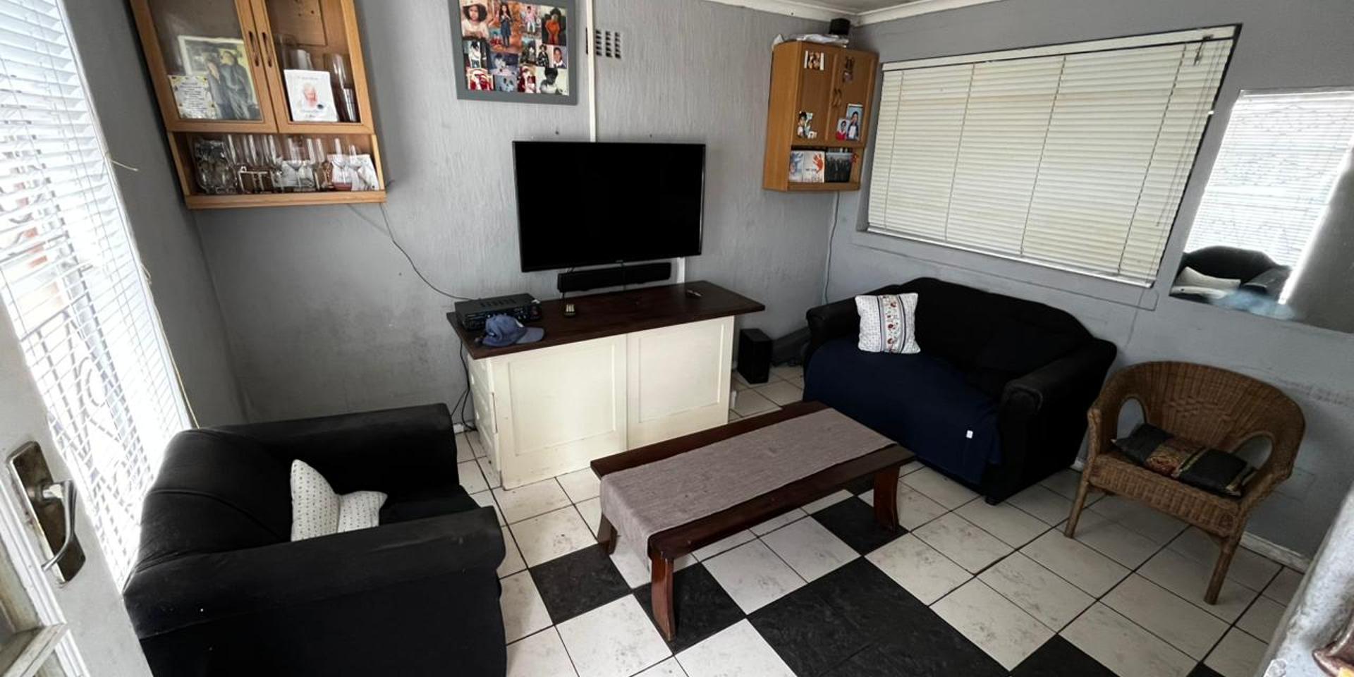 Image 3 of 6