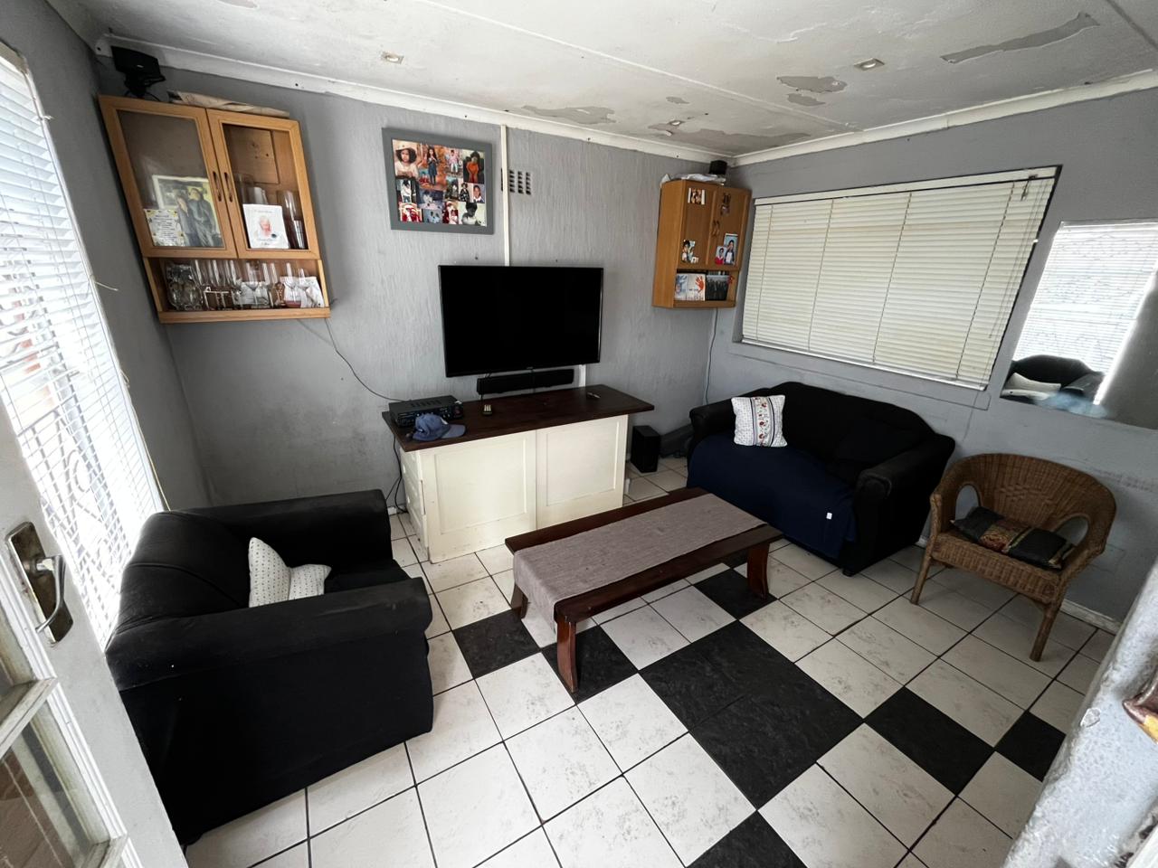 Image 3 of 6