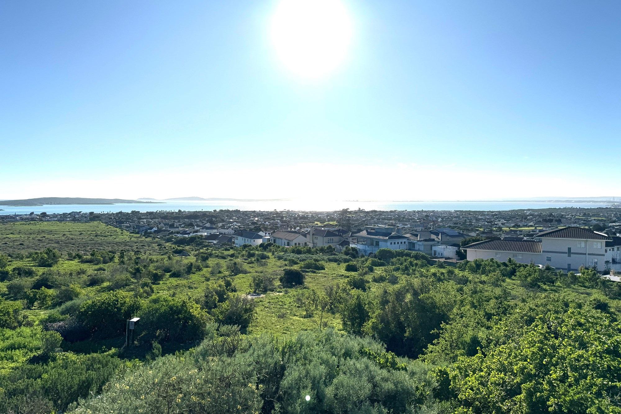 Image 2 of 6