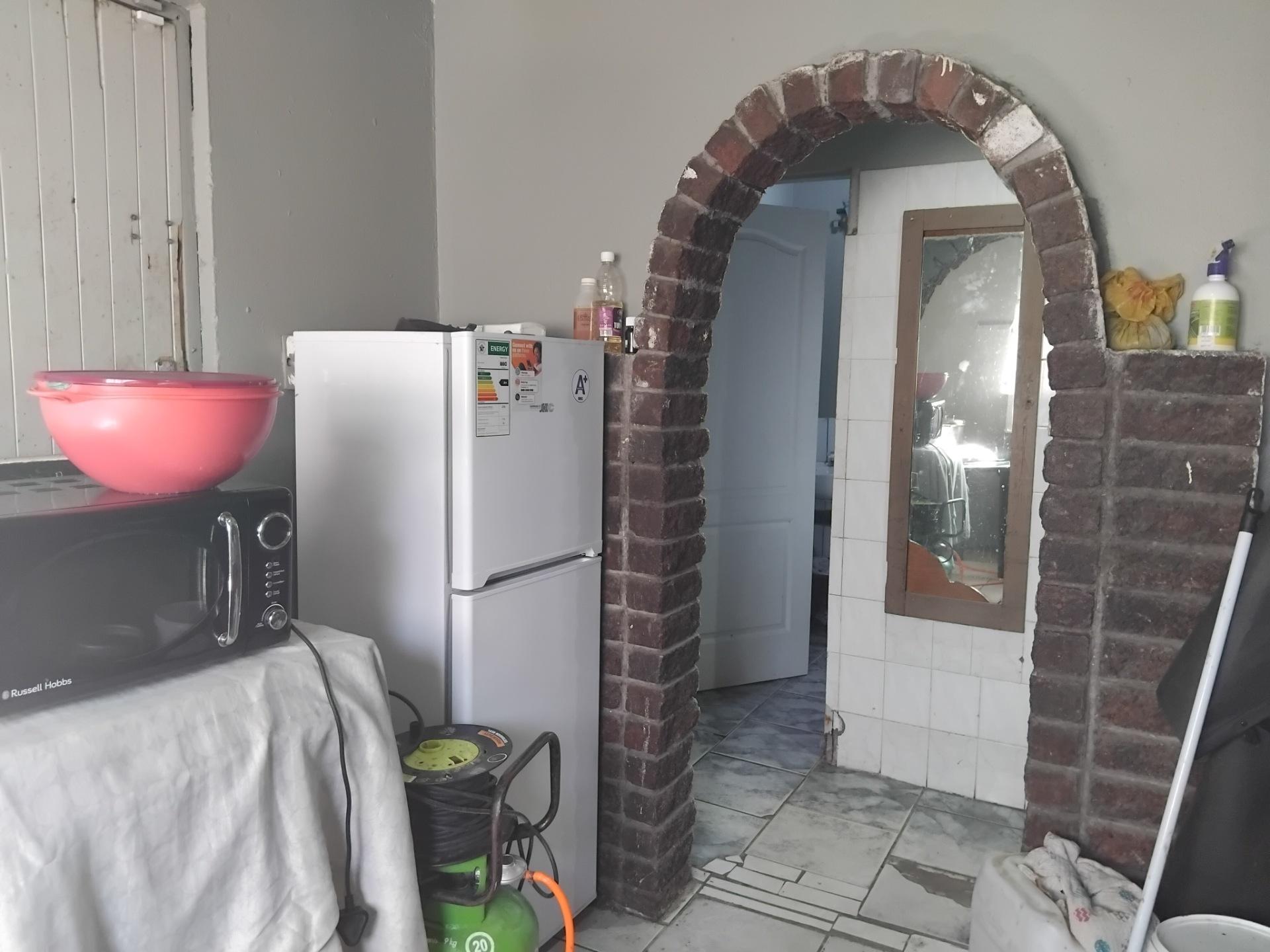 Image 2 of 6