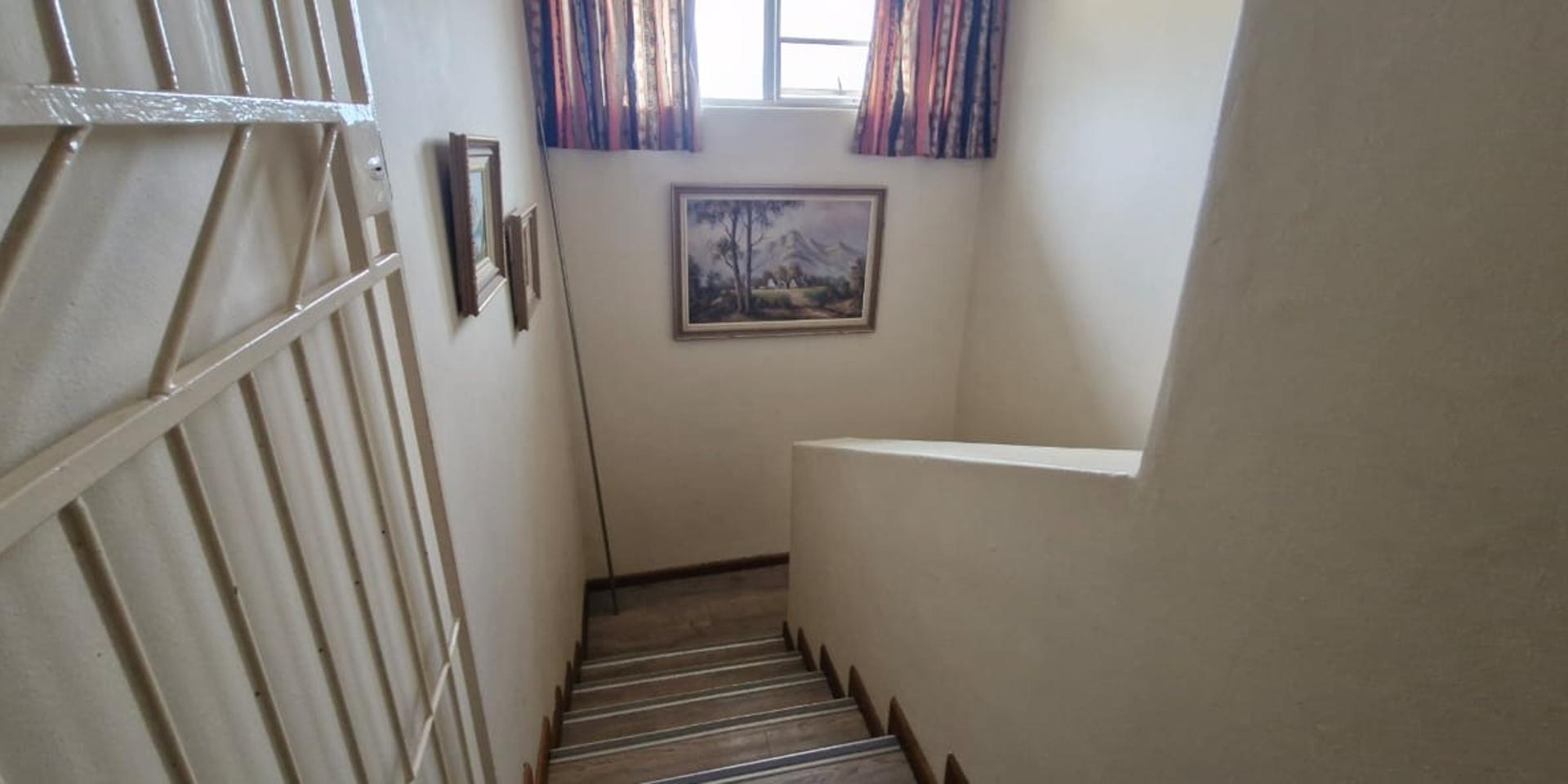Image 4 of 6