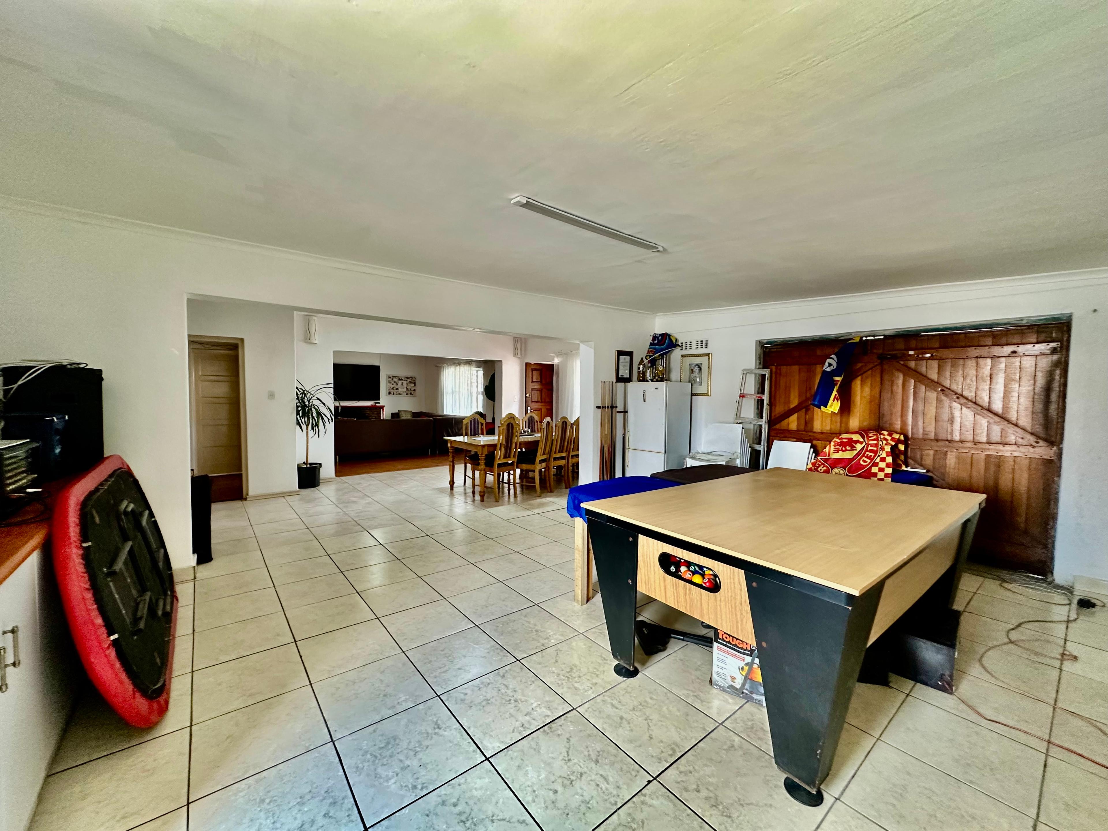 Image 4 of 6