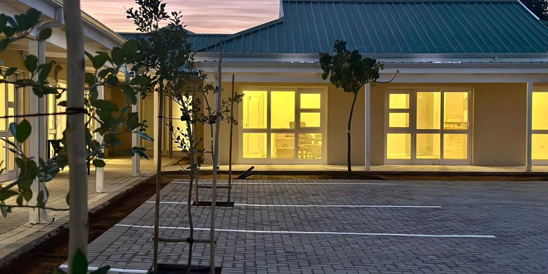 Image 2 of 6