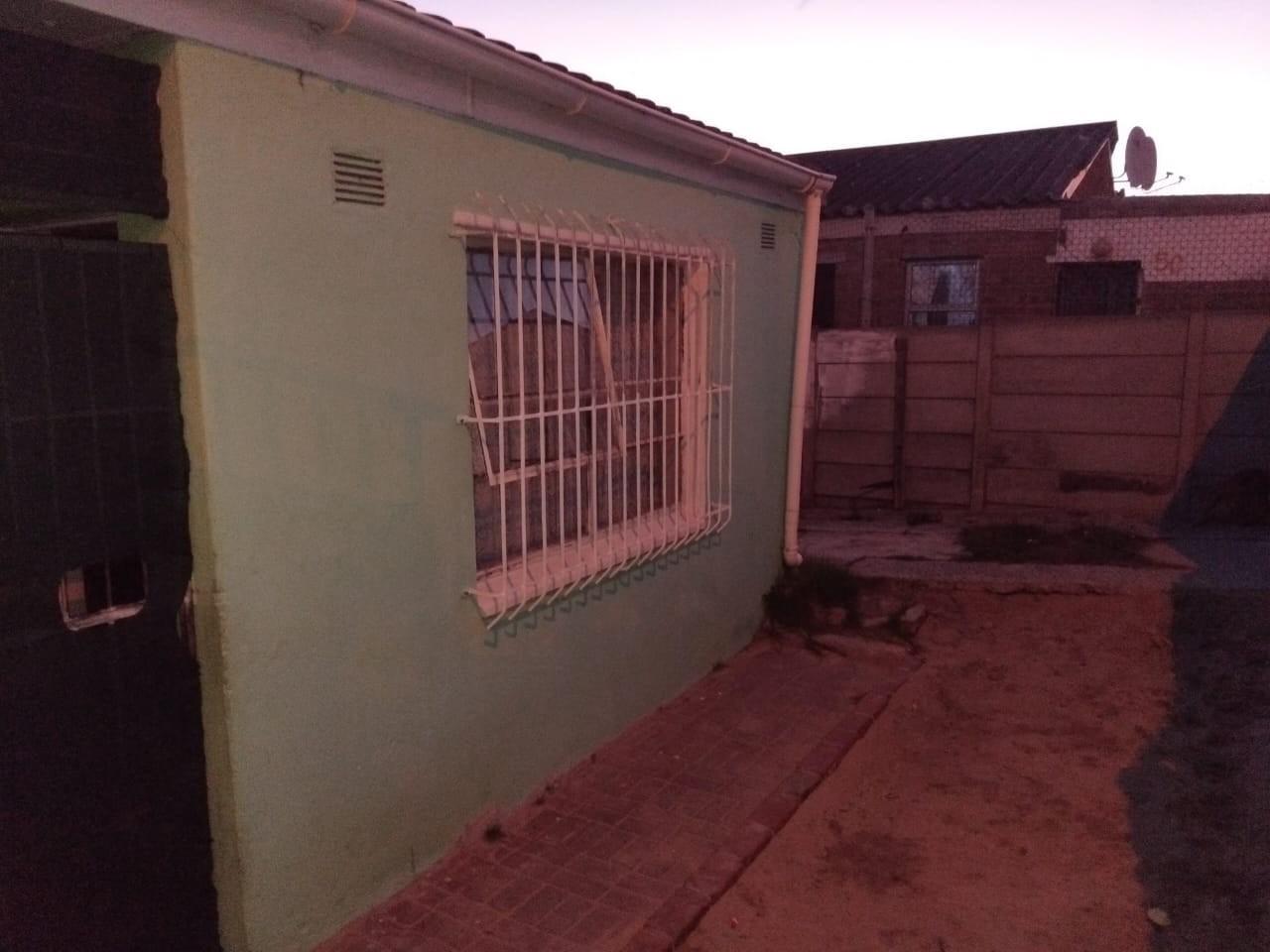 Image 4 of 6