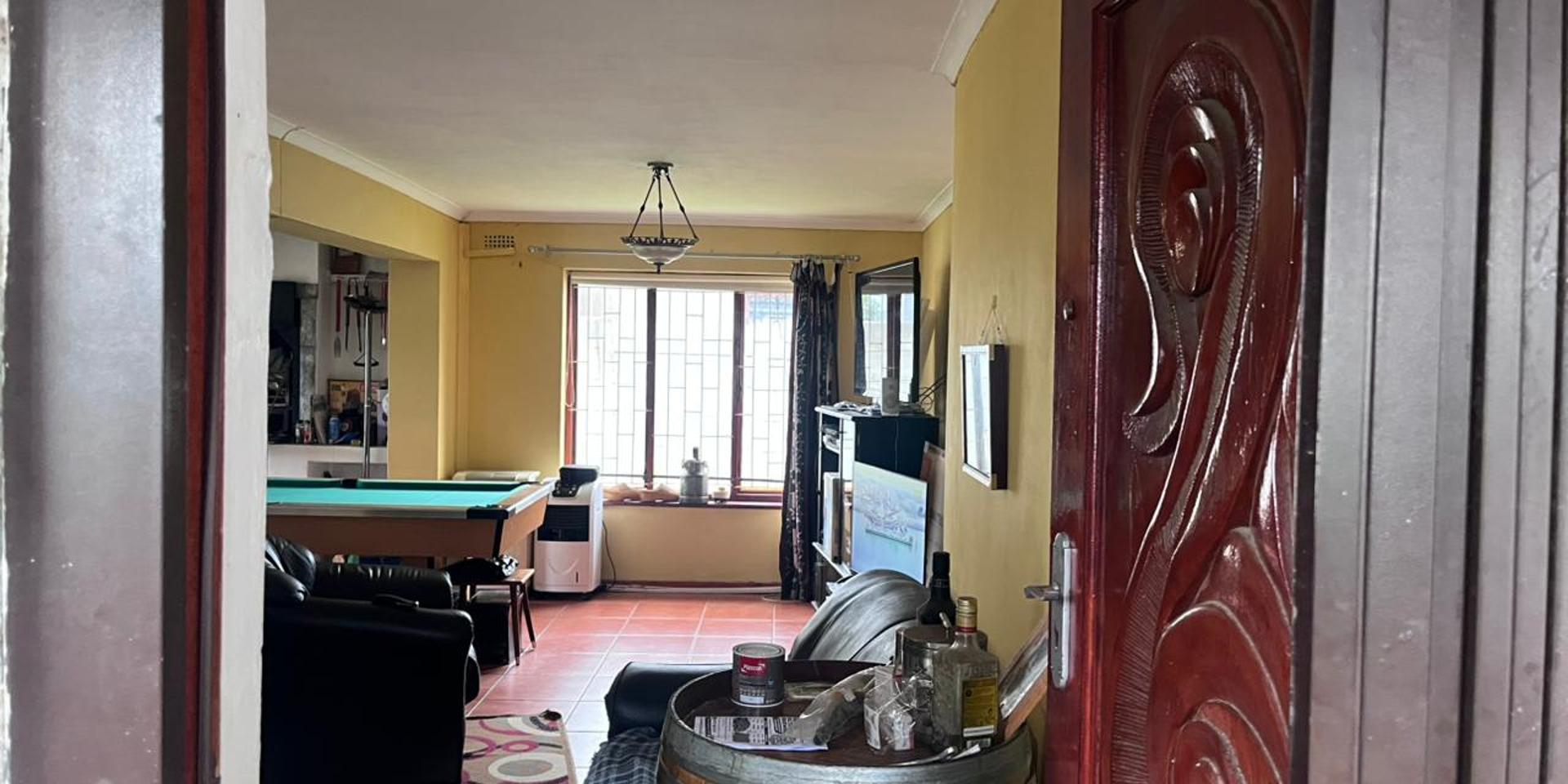 Image 4 of 6