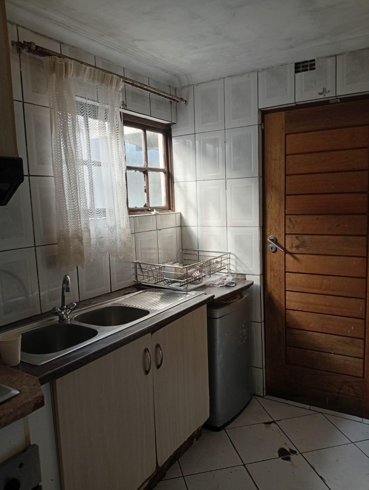 Image 4 of 6