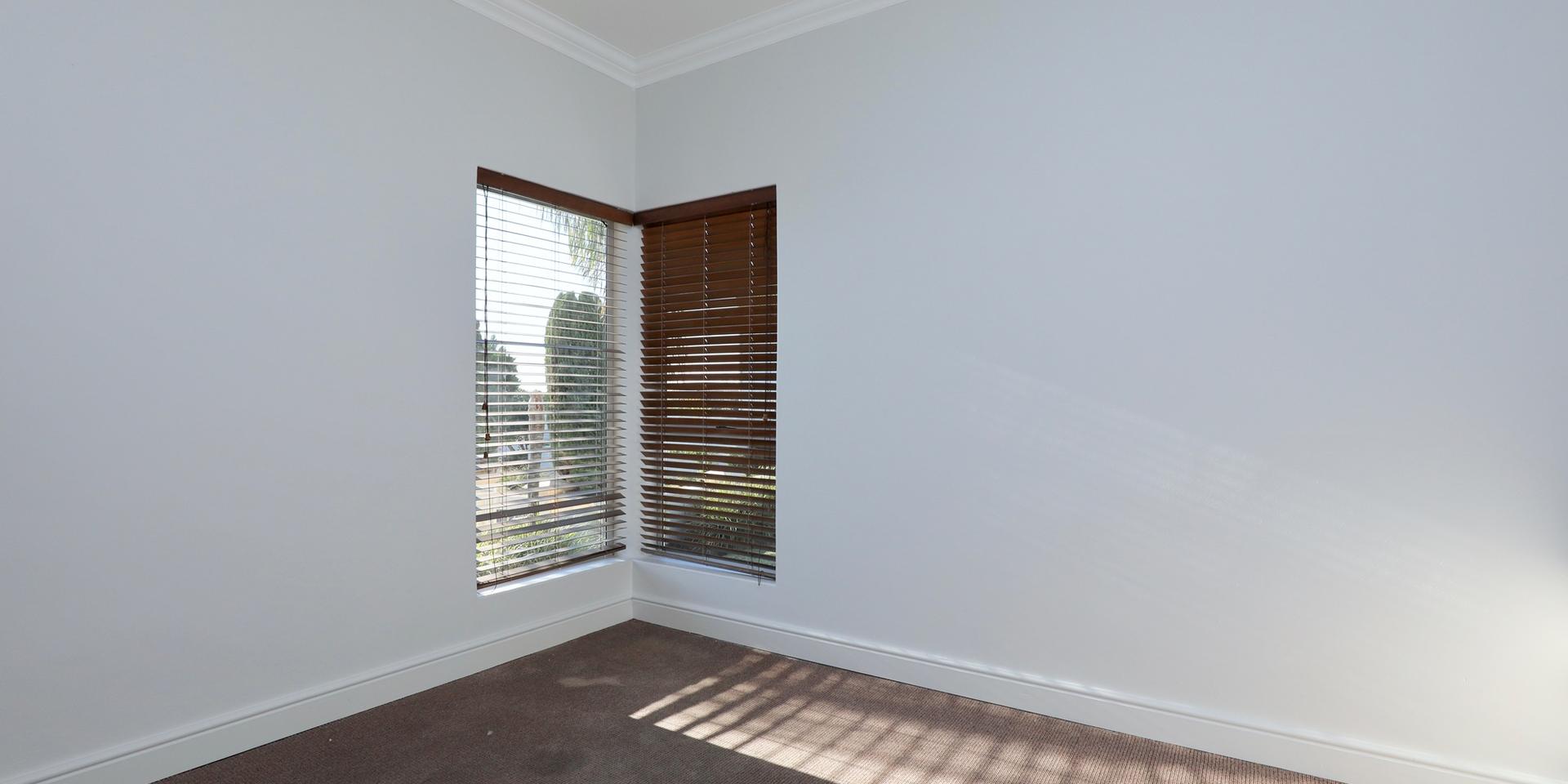 Image 4 of 6