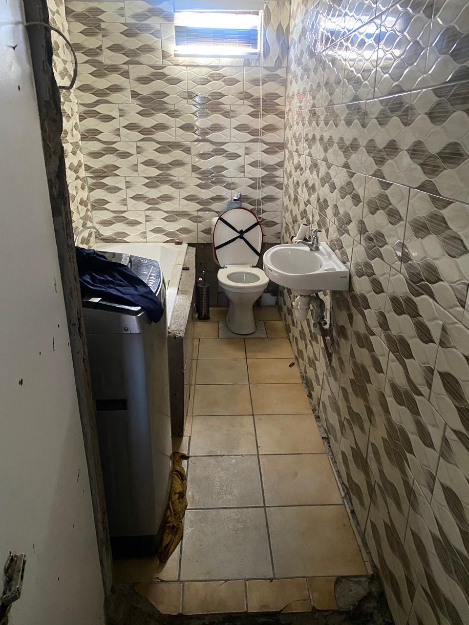 Image 3 of 6