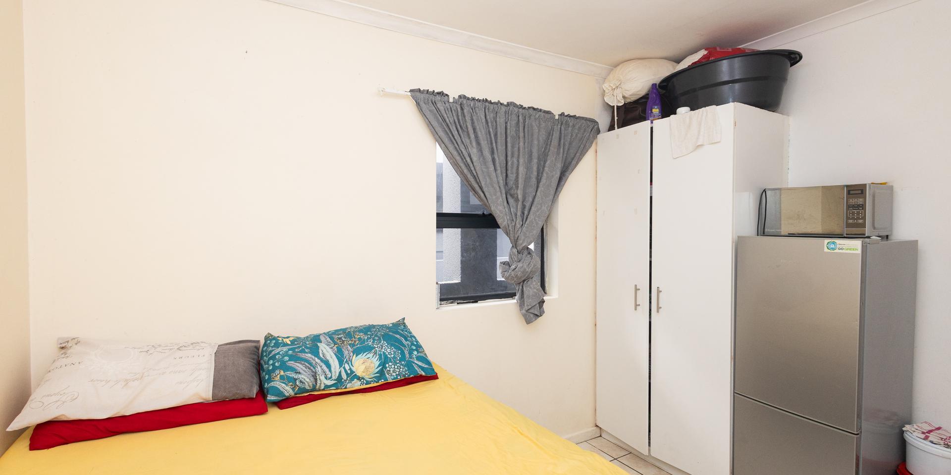 Image 4 of 6