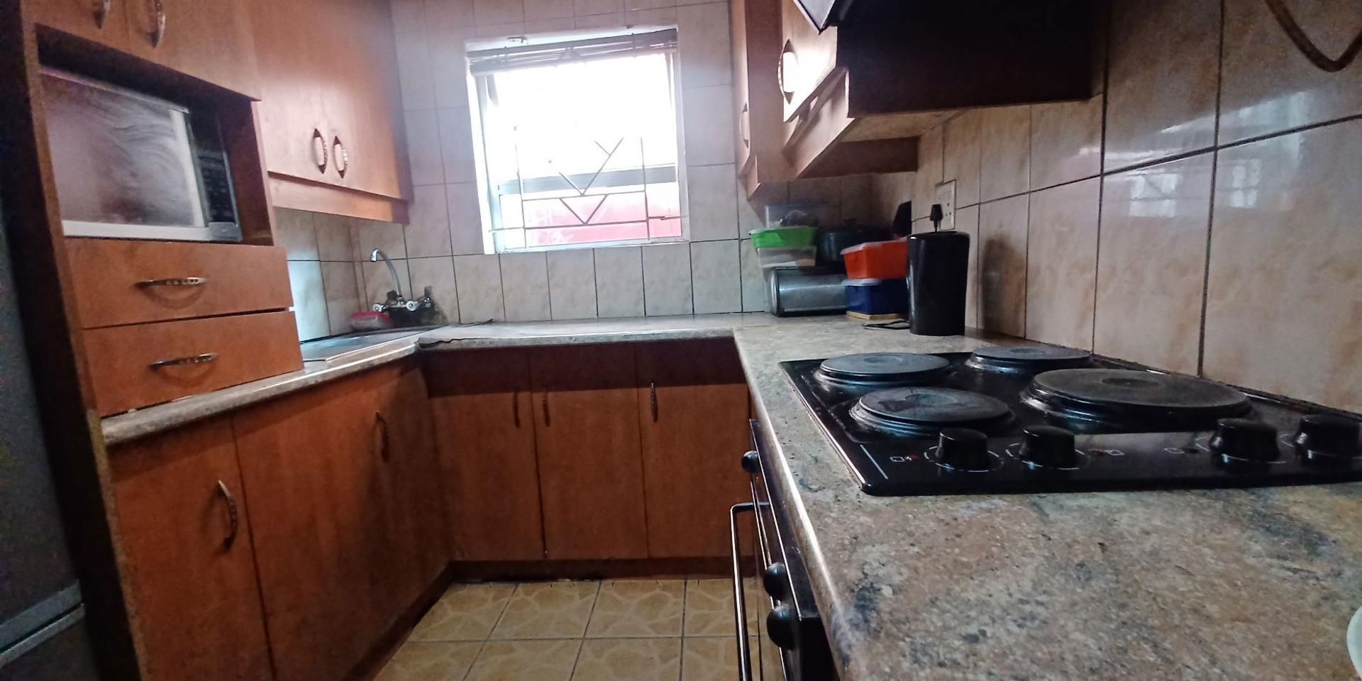 Image 3 of 6